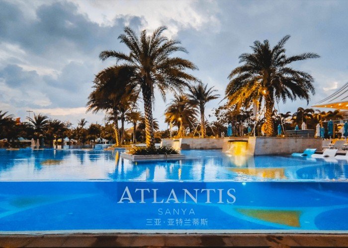 glass wall swimming pool