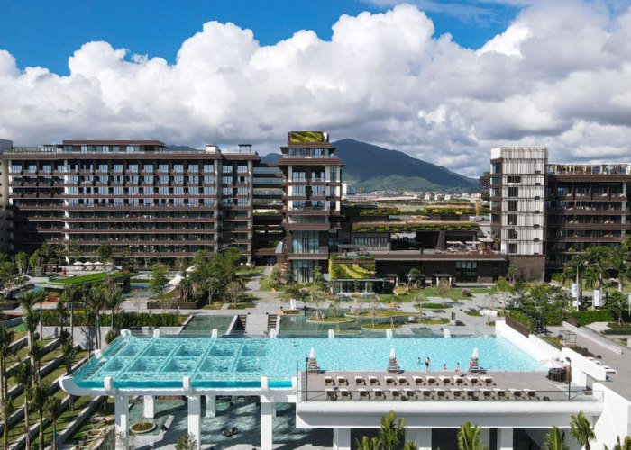 glass bottom pool glass bottom pool